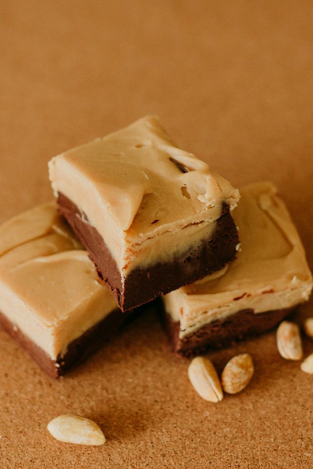 Chocolate peanut butter fudge with peanuts