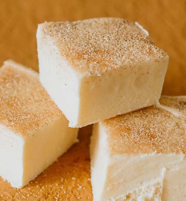 Cinnamon roll fudge