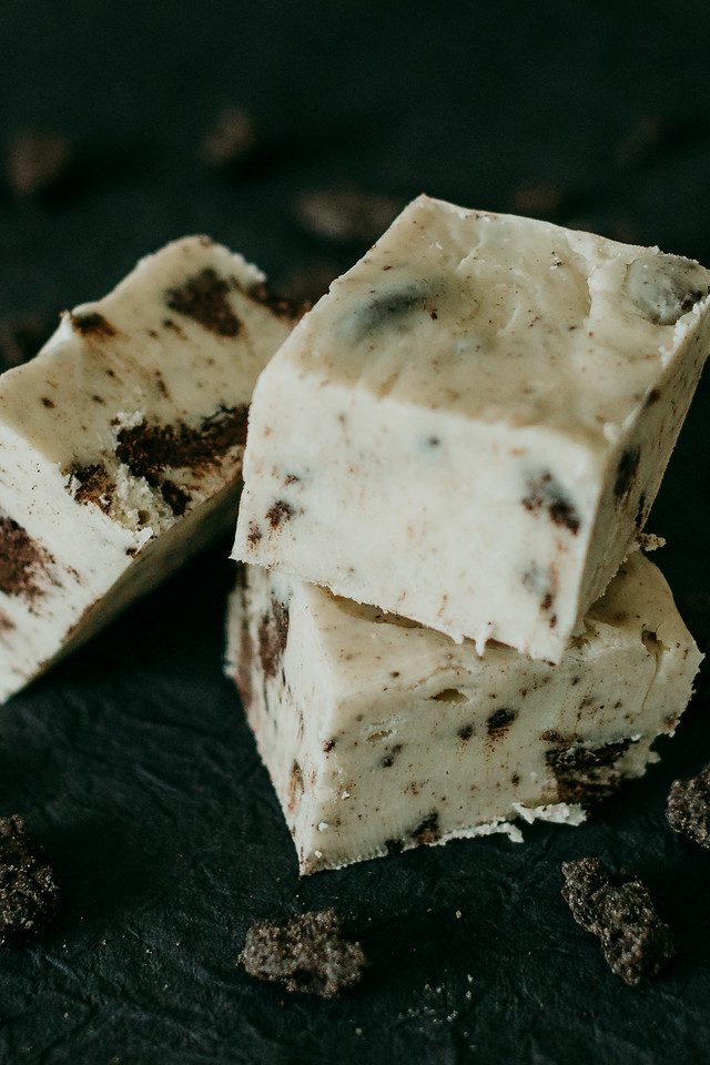 Cookies and cream fudge with visible cookie pieces